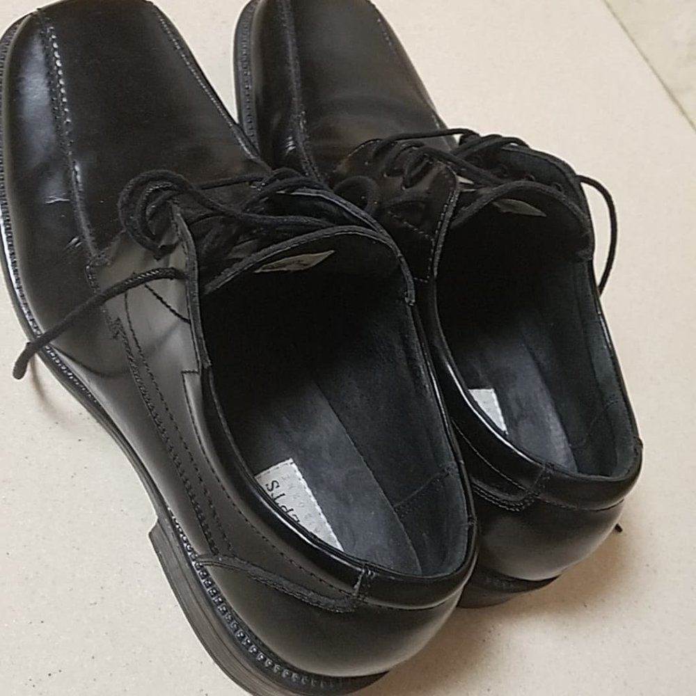 CONCEPT BY  CLAIBORNE SHOES   MENS   SIZE 9